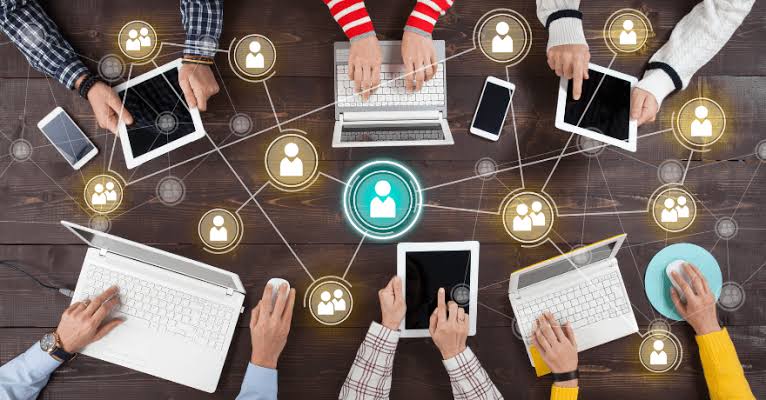 communauté sur les réseaux sociaux